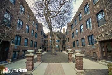 Main picture of 748 W Addison St