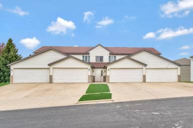 Main picture of 215 Chateau Dr