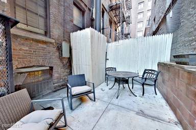 Main picture of 124 Macdougal St