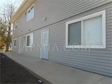Main picture of 909 28th St SE