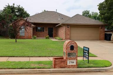 Main picture of 2704 NE 129th St