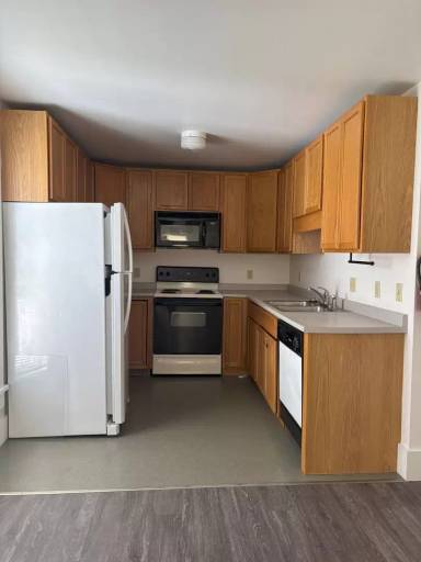 Main picture of 83 E State St