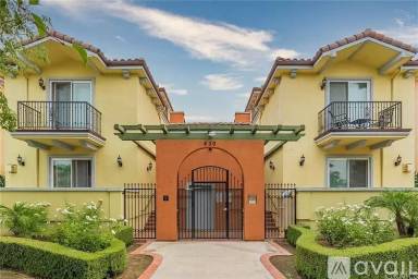 Main picture of 430 W Wilson Ave