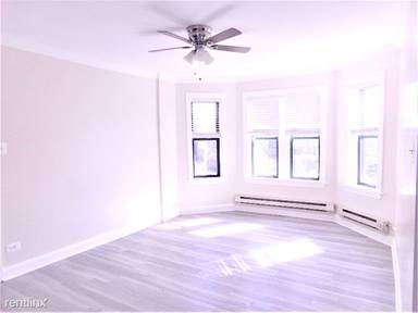 Main picture of 3839-45 N Greenview Ave