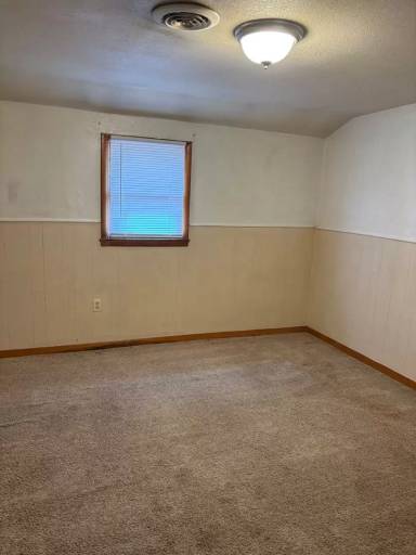 Main picture of 100 W Grandview Dr