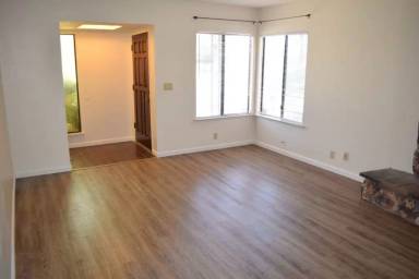 Main picture of 6051 Roloff Way