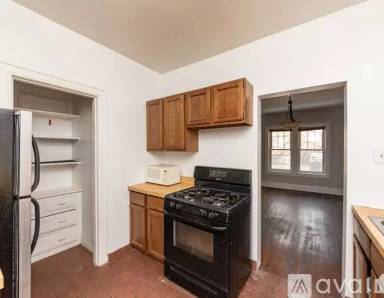 Main picture of 527 W Brompton Ave