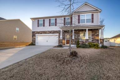 Main picture of 667 Saddlebred Ln