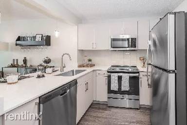 Main picture of Harbor Point Condominiums