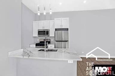 Main picture of 930 W Sheridan Rd