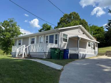 Main picture of 975 Depot St NE