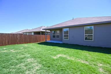Main picture of 121 Hollytree Ln