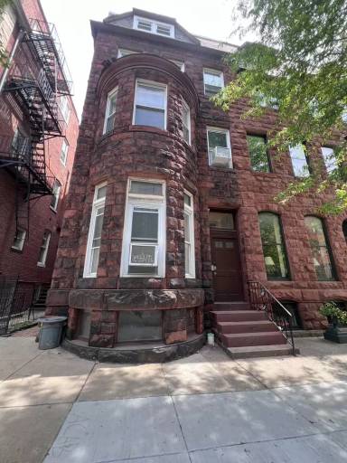 Main picture of 1211 N Calvert St