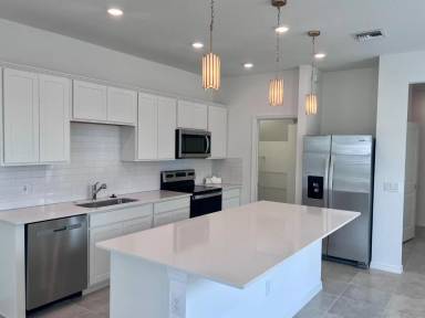 Main picture of 6081 Carre Way