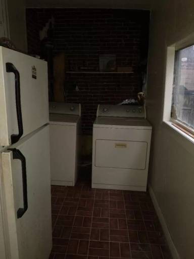 Main picture of 126 W Gorgas Ln
