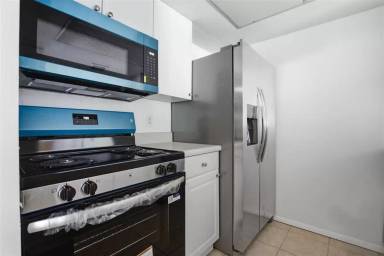 Main picture of 3704 Broadway