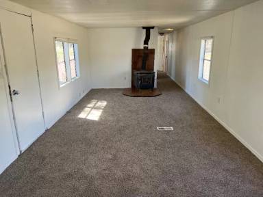Main picture of 2000 E Frontier Ave