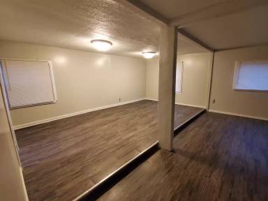 Main picture of 2047 N Green Rd