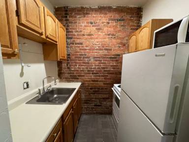 Main picture of 8 Greylock Rd