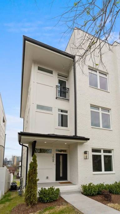 Main picture of 1068 Archer St