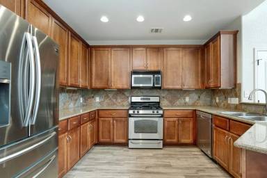 Main picture of 8701 Escarpment Blvd