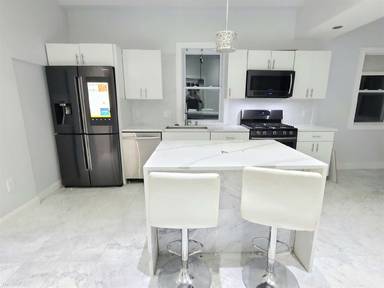 Main picture of 126 Columbia St