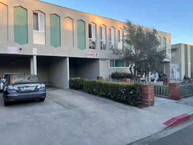 Main picture of 1946 S Bedford St