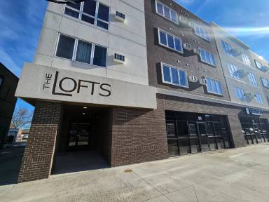 Main picture of 10 N Broadway