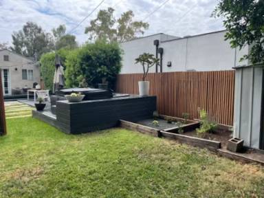 Main picture of 11049 Blix St