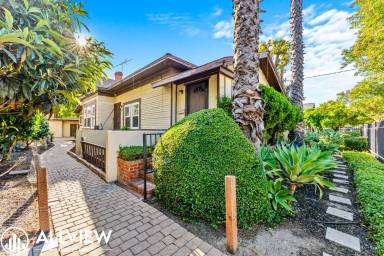 Main picture of 1206 N Van Ness Ave