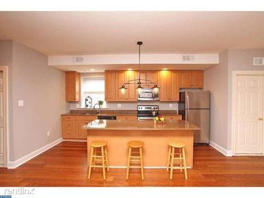 Main picture of 6 S Strawberry St