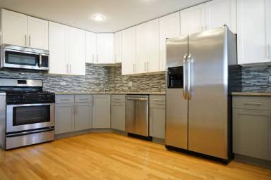 Main picture of 3322 N Troy St