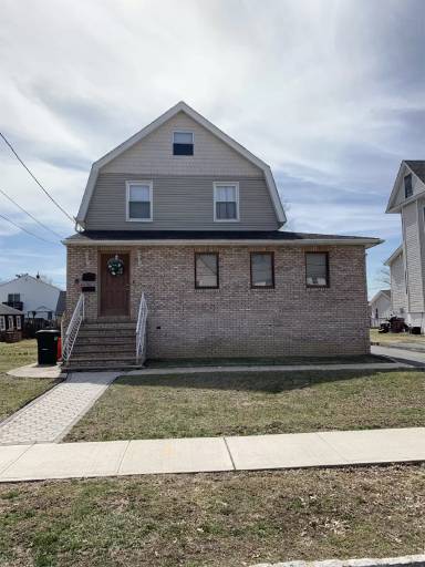 Main picture of 40 E Grant Ave