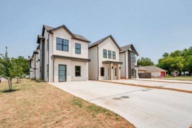 Main picture of 629 W 2nd St