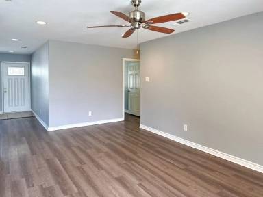 Main picture of 2423 Glacier St