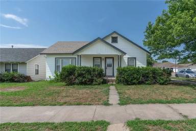 Main picture of 1100 W Wade St