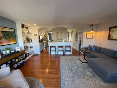 Main picture of 121 Grand Ave