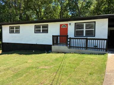 Main picture of 6109 Oakwood Cir SW