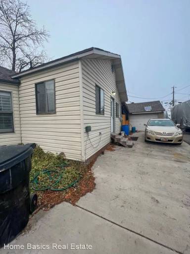 Main picture of 1730 W Center St