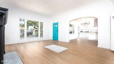 Main picture of 2052 W 77th St
