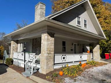 Main picture of 107 E Main St