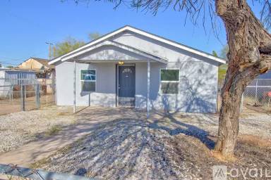 Main picture of 438 W Bealey Ave