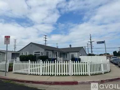 Main picture of 8333 Barnsley Ave