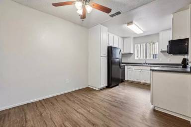 Main picture of 2763 River Plaza Dr