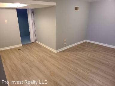 Main picture of 9727 S Hoxie Ave