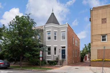 Main picture of 1224 C St NE