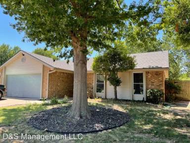 Main picture of 621 Cypress Dr