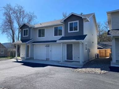 Main picture of 1154 NE Rifle Range St