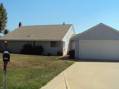 Main picture of 3529 E Center Ct