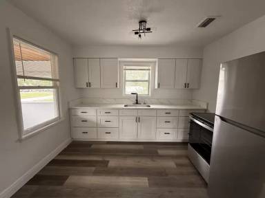 Main picture of 810 20th Ave S